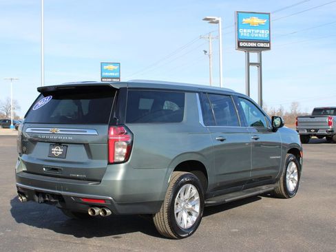 Used 2023 Chevrolet Suburban Premier image 9