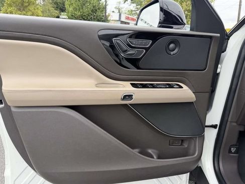 Certified 2023 Lincoln Aviator Reserve w/ Elements Package Plus AWD/4WD image 18