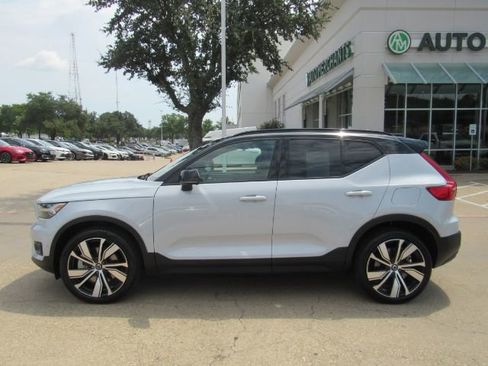Used 2022 Volvo XC40 P8 Recharge Plus image 13