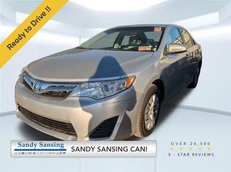 Used 2013 Toyota Camry LE video 1