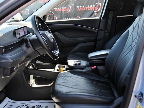 Used 2024 Ford Mustang Mach-E Select image 19