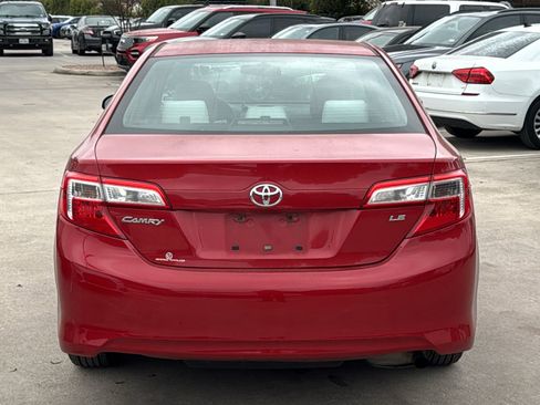 Used 2012 Toyota Camry LE image 4