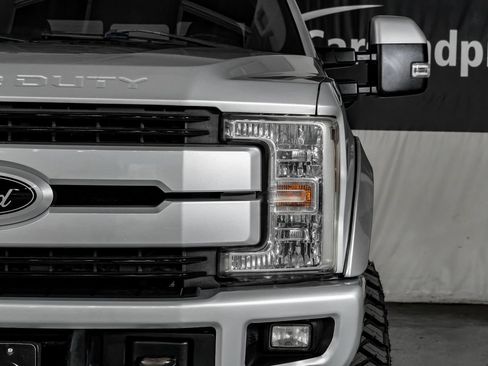 Used 2019 Ford F250 Lariat w/ Lariat Ultimate Package AWD/4WD image 42