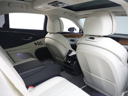 Certified 2024 Bentley Flying Spur Plug-In Hybrid image 29