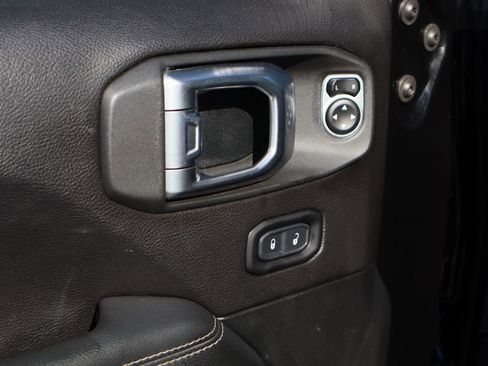 Used 2020 Jeep Gladiator Overland AWD/4WD image 21