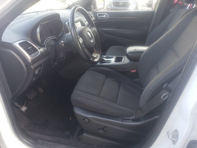 Used 2018 Jeep Grand Cherokee Laredo AWD/4WD image 13