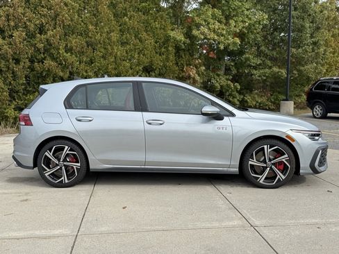 New 2025 Volkswagen GTI SE image 5