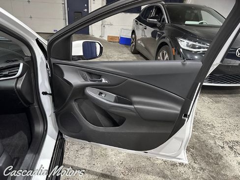 Used 2018 Chevrolet Volt LT FWD image 22