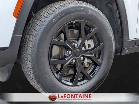 Certified 2024 Jeep Grand Cherokee L Laredo image 32