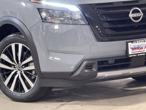 New 2025 Nissan Pathfinder Platinum image 4