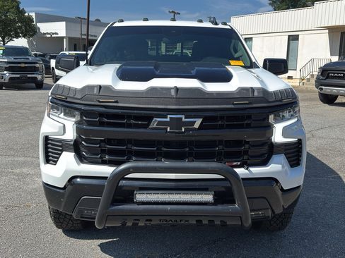 Used 2024 Chevrolet Silverado 1500 LT Trail Boss w/ Convenience Package II AWD/4WD image 3