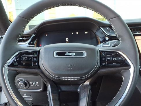 Used 2024 Jeep Grand Cherokee Overland w/ Trailer Tow Package image 30