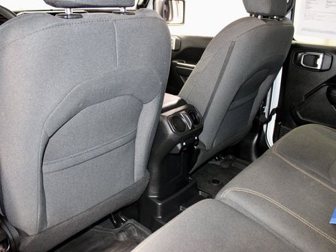 Used 2024 Jeep Wrangler Unlimited image 21