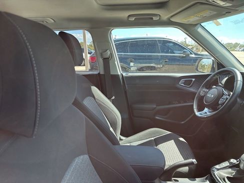 Used 2024 Kia Soul EX image 11