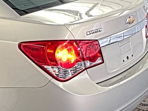 Used 2012 Chevrolet Cruze LT FWD image 9