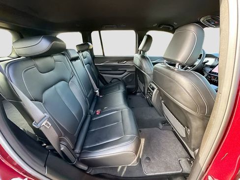 Used 2025 Jeep Grand Cherokee Limited image 27