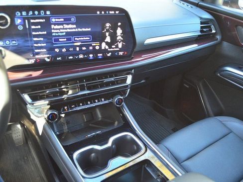 Used 2024 Chevrolet Traverse Z71 w/ Enhanced Driving Package image 24