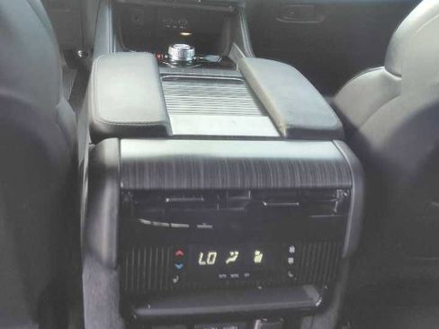 Used 2024 Jeep Wagoneer L Series II RWD image 10