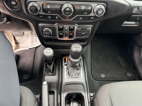 Used 2023 Jeep Gladiator Sport image 16