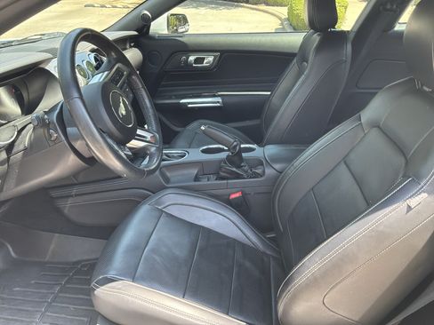 Used 2018 Ford Mustang GT Premium w/ GT Performance Package RWD image 16