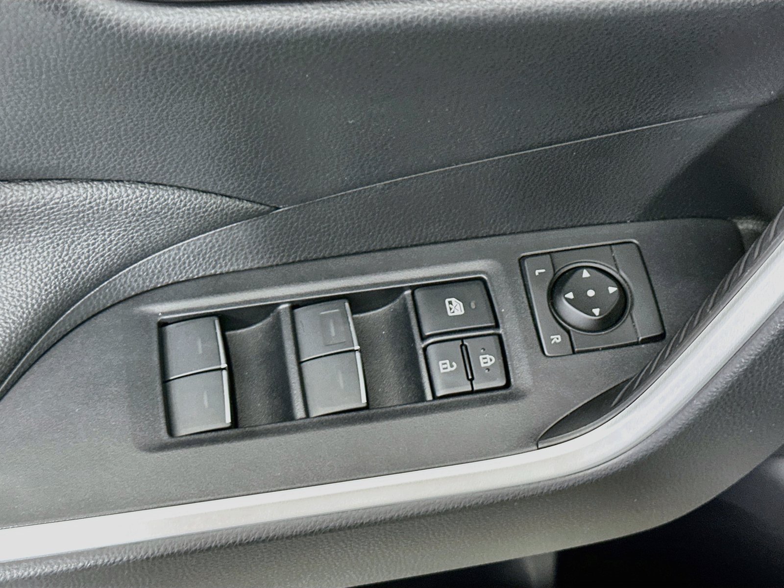 Certified 2025 Toyota RAV4 XLE AWD/4WD image 18