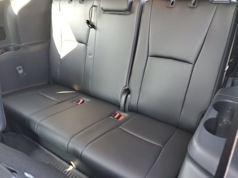 Used 2020 Toyota Highlander XLE AWD/4WD image 13