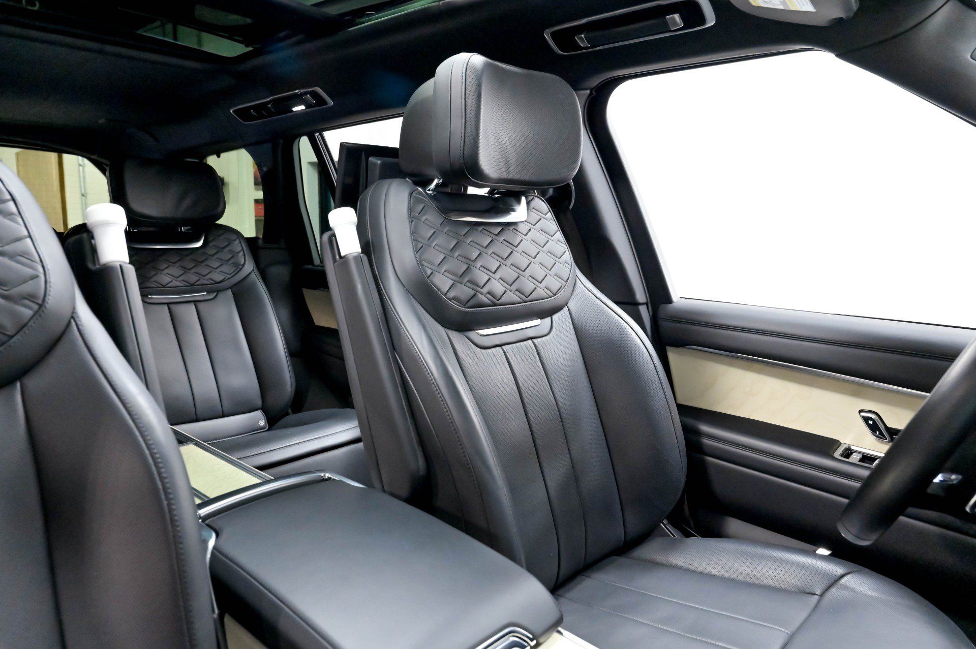 Used 2023 Land Rover Range Rover LWB SV Autobiography AWD/4WD image 25