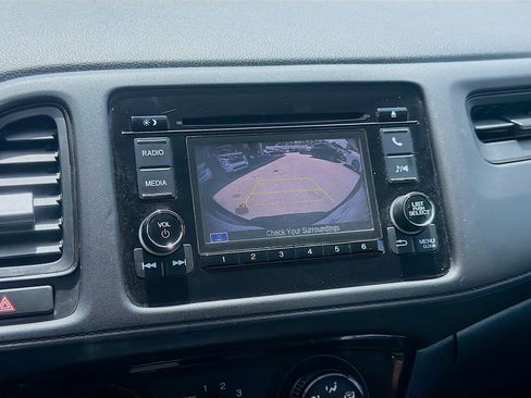 Used 2022 Honda HR-V LX image 13