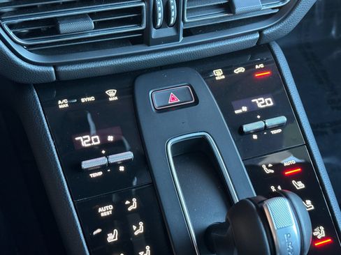 Certified 2026 Porsche Macan AWD/4WD image 22