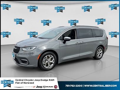 Used 2023 Chrysler Pacifica Limited