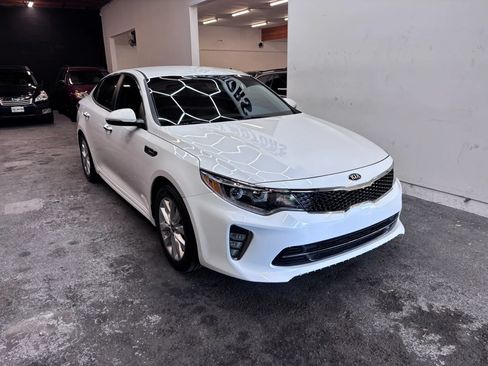 Used 2018 Kia Optima S FWD image 2