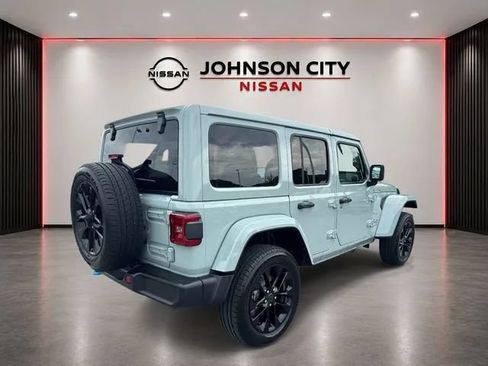 Used 2024 Jeep Wrangler Unlimited Sahara AWD/4WD image 5