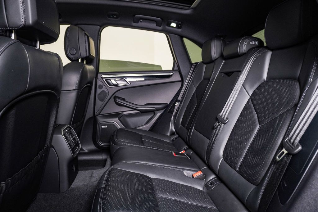 Certified 2026 Porsche Macan AWD/4WD image 17