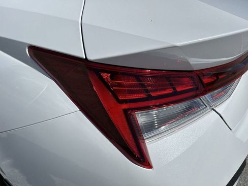 New 2025 Hyundai Elantra Limited image 10