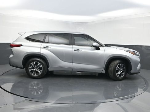 Used 2023 Toyota Highlander XLE image 43