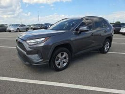 Used 2022 Toyota RAV4 XLE w/ Convenience Package FWD image 1