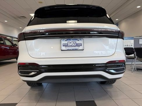Used 2025 Lincoln Nautilus Reserve AWD/4WD image 10