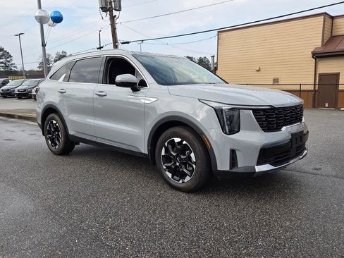 Used 2025 Kia Sorento S w/ Panoramic Sunroof Package image 1