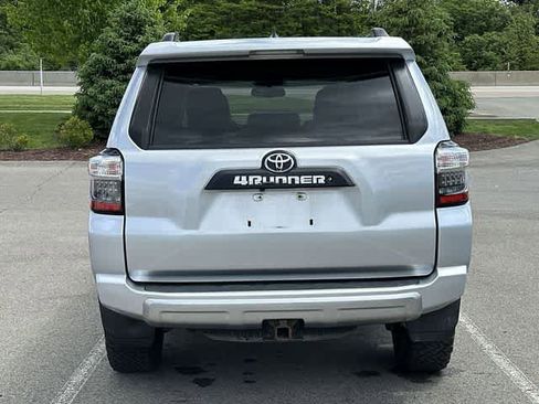 Used 2017 Toyota 4Runner TRD Off-Road Premium AWD/4WD image 4