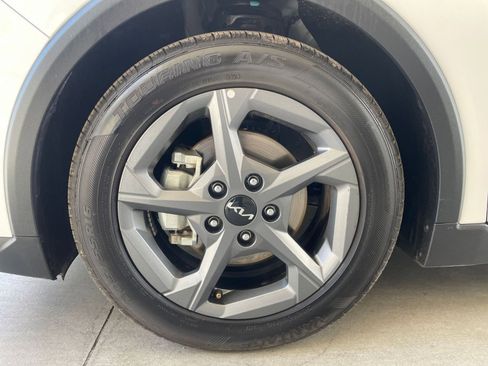 Used 2025 Kia K4 LXS image 31