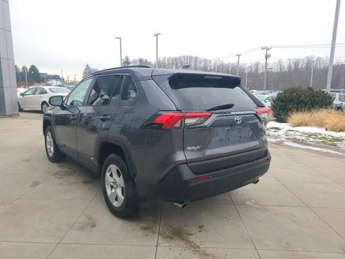 Used 2021 Toyota RAV4 LE w/ Carpet Mat Package (TMS) image 5