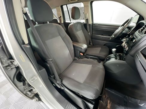 Used 2013 Jeep Compass Latitude FWD image 28