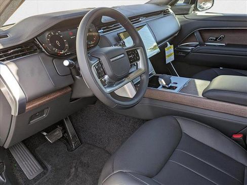 New 2025 Land Rover Range Rover SE image 3