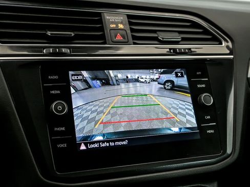 Certified 2023 Volkswagen Tiguan SE image 18