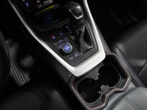 Used 2019 Toyota RAV4 Limited image 15