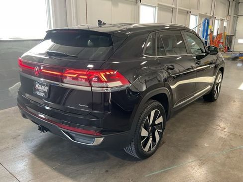 Used 2025 Volkswagen Atlas Cross Sport SE image 6