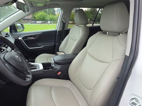 Used 2023 Toyota RAV4 XLE w/ Convenience Package FWD image 10