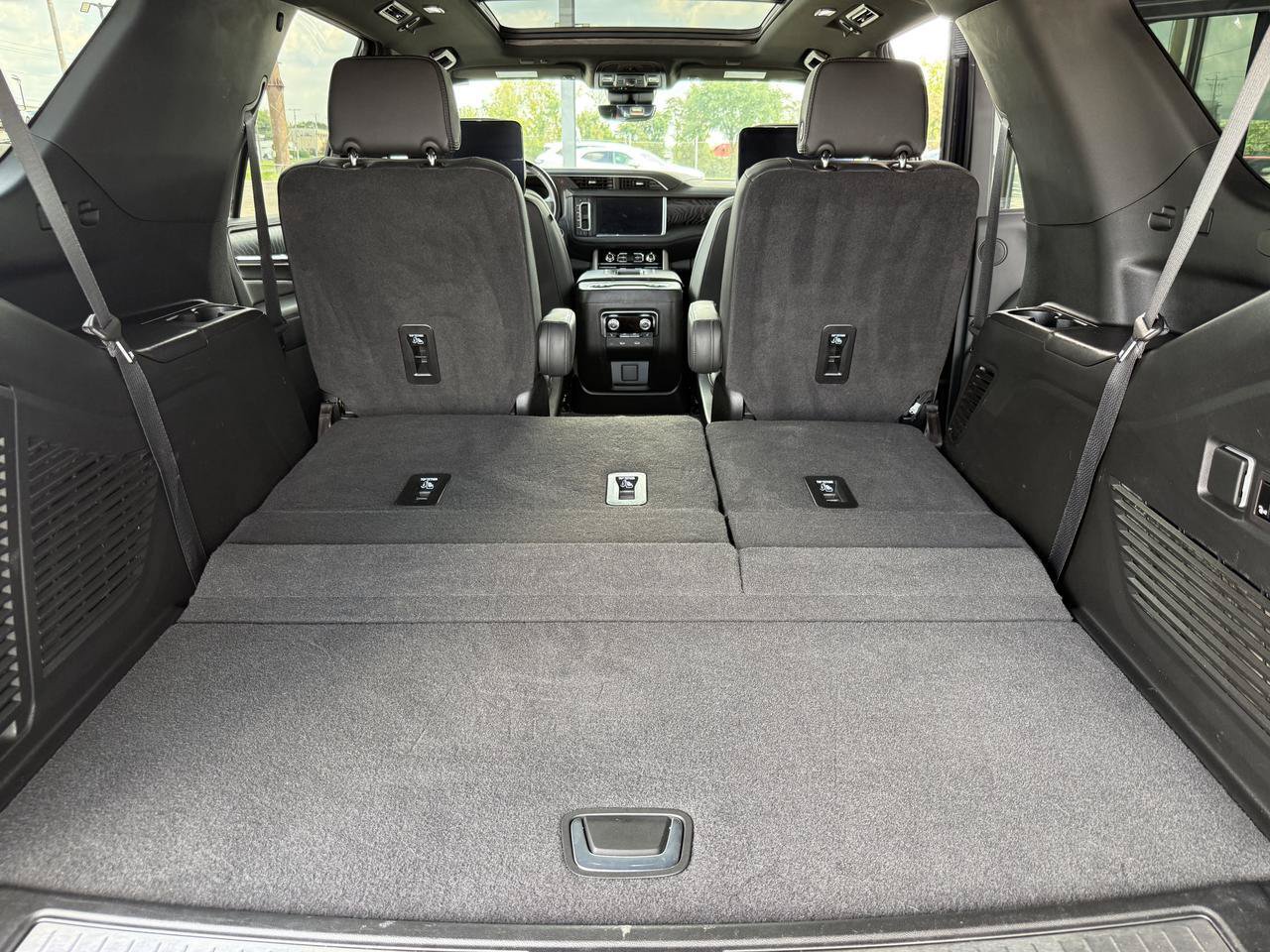 Used 2024 GMC Yukon Denali w/ Advanced Technology Package AWD/4WD image 50