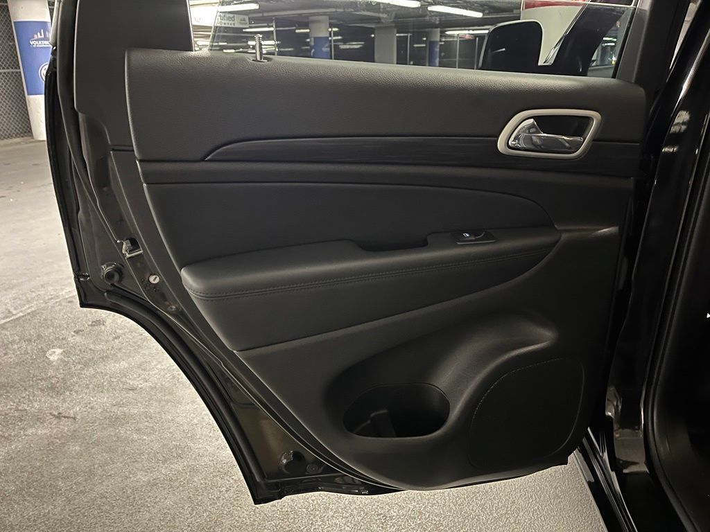 Used 2021 Jeep Grand Cherokee Laredo X AWD/4WD image 19