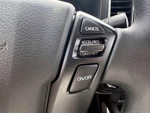 Used 2022 Nissan Frontier SV AWD/4WD image 19